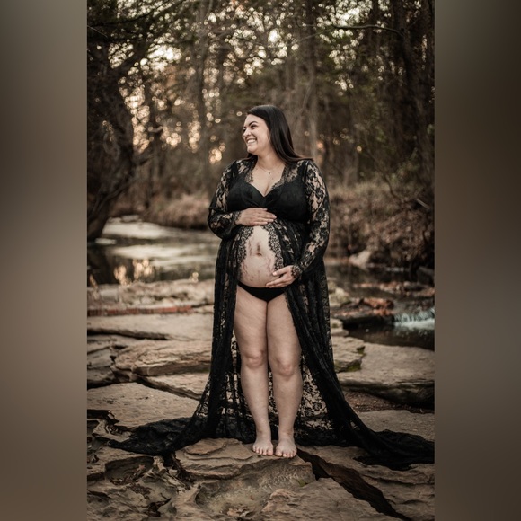 Basically brand new maternity photoshoot dress. Smoke free home. - Picture 4 of 4